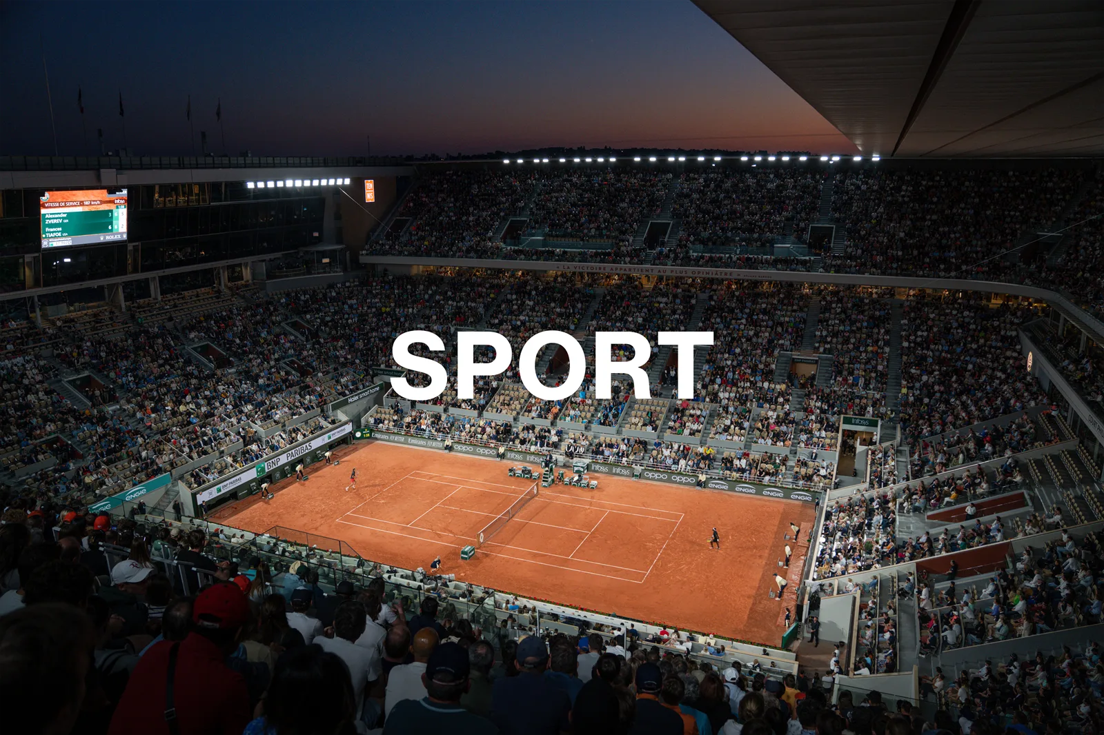 Vue du central de Roland Garros avec le titre "sport"